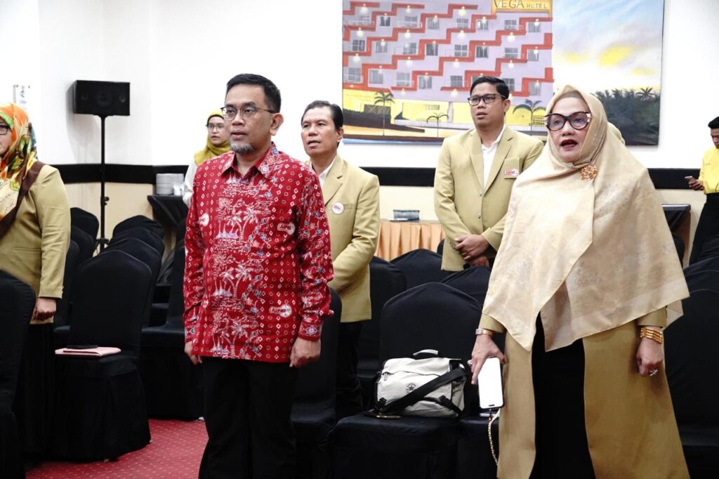 Dekan Fakultas Kedokteran Unhas Resmi Dilantik sebagai Ketua AIPKI Wilayah VI Periode 2025–2028