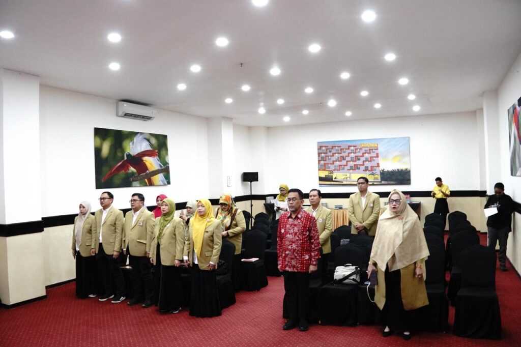 Dekan Fakultas Kedokteran Unhas Resmi Dilantik sebagai Ketua AIPKI Wilayah VI Periode 2025–2028