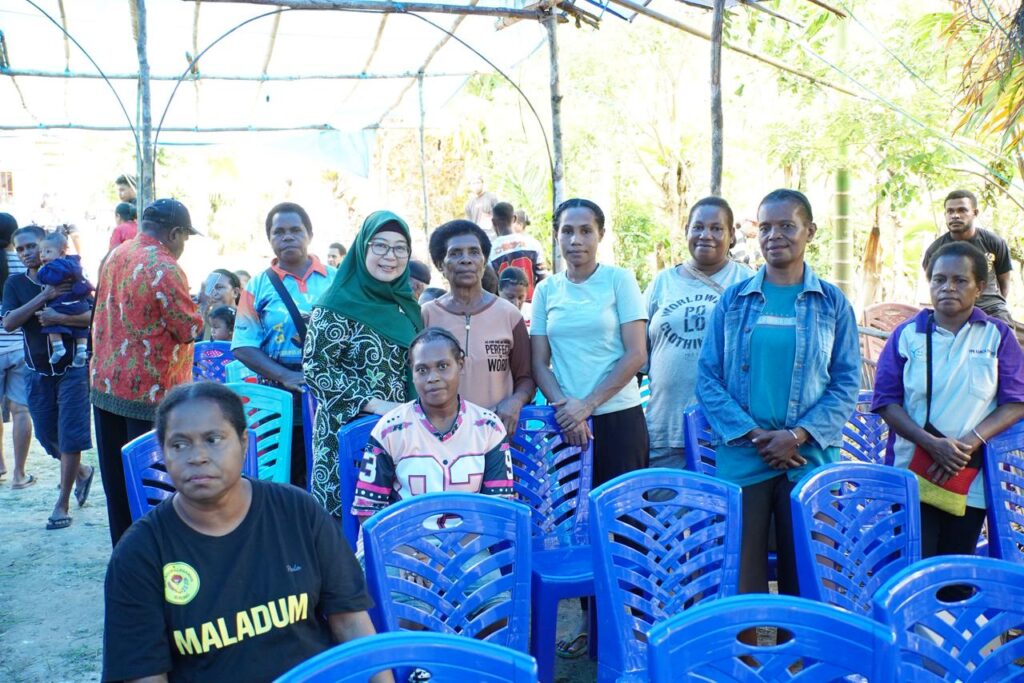 Jajaran Dekan dan Wakil Dekan FK Unhas Berpartisipasi dalam Bakti Sosial AIPKI Wilayah VI di Sorong
